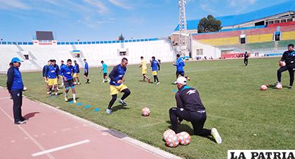 Después de una larga espera, los futbolistas decidieron entrenar, Edemir Rodríguez ya está casi recuperado/ Ovidio Cayoja - LA PATRIA