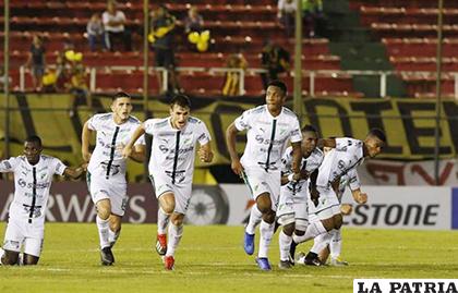 Festejo de los jugadores de Cali por la clasificaicón/ latinxtoday.com