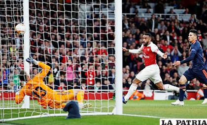 Alexandre Lacazette anotó dos goles para el Arsenal / as.com