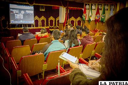 Semanario de periodismo judicial generó gran interés en los participantes /LA PATRIA /ALEJANDRO VALDEZ