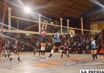 Partido de voleibol entre los equipos de Jesús María y Donato Vásquez Alex Zambrana - LA PATRIA 