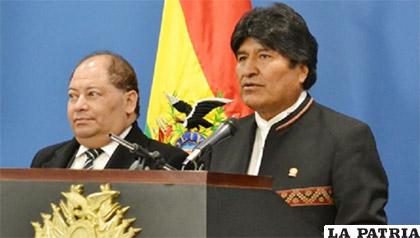 El Presidente Evo Morales y el ministro Carlos Romero (izq), uno de sus hombres 