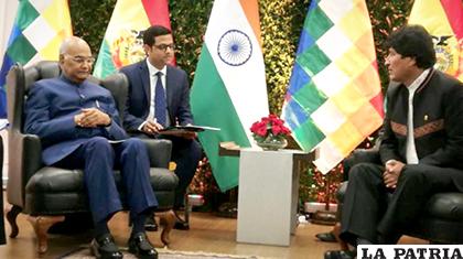 Los presidentes de la India y Bolivia se reunieron para intercambiar ideas e intereses con relación a la industrialización del litio boliviano. La India puede fabricar las baterías de ion litio
