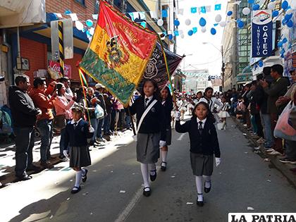 Los mejores alumnos del establecimiento encabezaron el desfile central /LA PATRIA