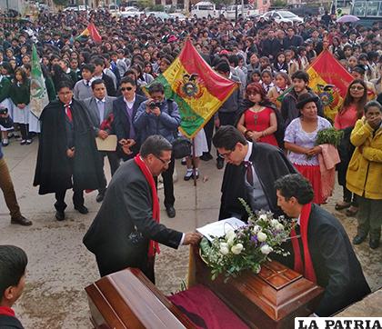 Una multitud recibió los restos en Potosí