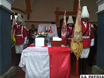 La recepción en Potosí, con guardia de honor de su colegio, el Pichincha