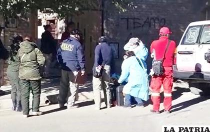 Los efectivos policiales en el lugar del hecho /LA PATRIA/ARCHIVO