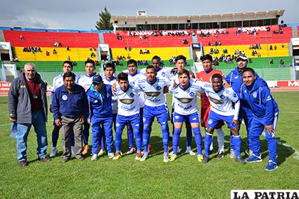 El campeón del futbol orureño EM Huanuni ingresa en escena enfrentando a Escara /ARCHIVO LA PATRIA