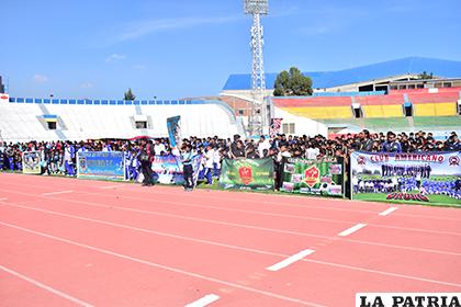 Los equipos durante la inauguración en la categoría Infanto Juvenil /Reynaldo Bellota/LA PATRIA