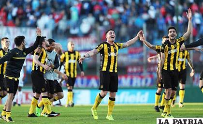 Festejo de los jugadores de Peñarol por el título obtenido /noticiasxtra.com