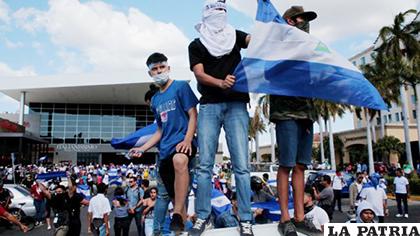 Manifestantes durante una protesta contra el gobierno de Daniel Ortega, en Managua, Nicaragua /Archivo/apuntoenlinea.com