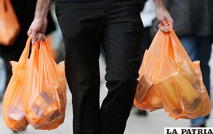 El uso de bolsas plásticas tendrá un impuesto en Perú /eldiario.com.ec