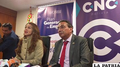 Mariana Prado, ministra de Planificación junto al presidente de la CNC, Rolando Kempff /ANF