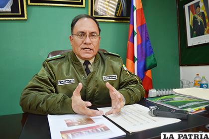El comandante saliente, coronel Jorge Pizarro /LA PATRIA