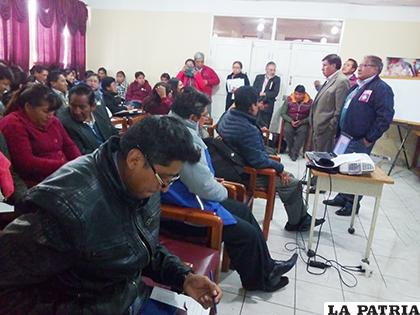 Reunión con representantes de los establecimientos de salud de la urbe orureña /SEDES