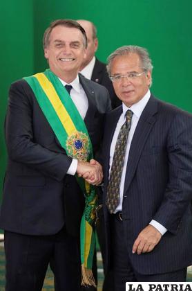 Presidente de Brasil, Jair Bolsonaro (i), y su ministro de Economía, Pablo Guedes /EFE/Archivo