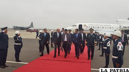 Evo Morales llega a Lima, Perú para la reunión de la CAN /Cancillería