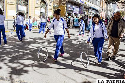 Estudiantes rescatan juegos tradicionales /LA PATRIA/ALEJANDRO VALDEZ