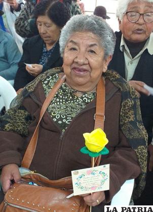 La felicidad de una de las agasajadas /DIO
