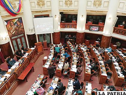 Cámara de Diputados aprobó elevar a rango de ley el Decreto Supremo 4204 
/MIN DE SALUD