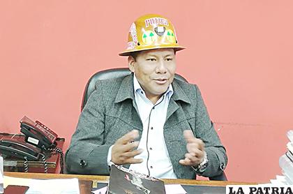 Ministro de Minería, Carlos Huallpa
