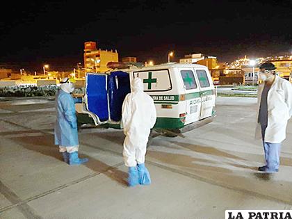 El momento que subía a la ambulancia para ser llevado a su domicilio /CPS