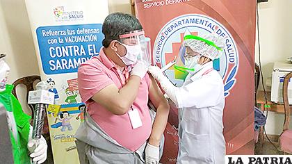 Los periodistas recibieron la vacuna contra la influenza estacional /LA PATRIA