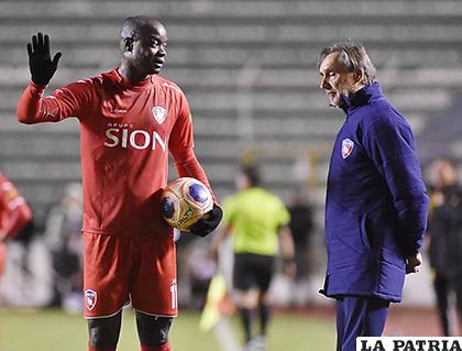 John Jairo Mosquera no es más jugador de Royal Pari /APG