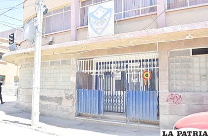 Por el momento las oficinas del club San José permanecen cerradas, y muchos de los auxiliares continúan impagos /LA PATRIA /Archivo