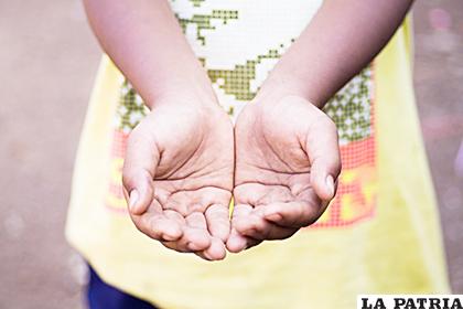Ante la falta de alimentos los niños salieron en busca de ayuda 
/Freepik

