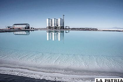 Otra de las plantas instaladas en el salar de Uyuni
