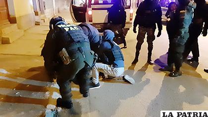 La Policía tuvo que hacer uso de la fuerza ante la actitud violenta del sujeto 
/LA PATRIA
