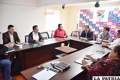 La dirigencia de la FBF deberá trabajar de forma conjunta con los clubes /APG