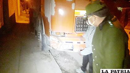 Vecinos denunciaron que entre cinco y cuatro personas intentaron robar las autopartes de un camión /LA PATRIA
