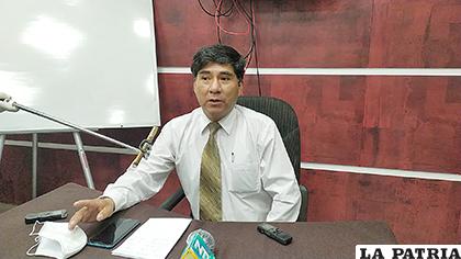 Jefe médico de la CNS, Gonzalo Arequipa /LA PATRIA