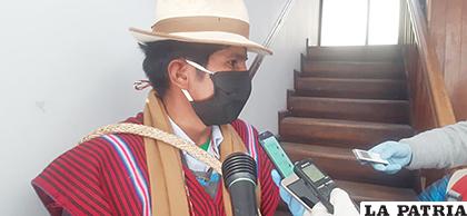Osvaldo Santos estuvo ayer en la Brigada Parlamentaria de Oruro /LA PATRIA