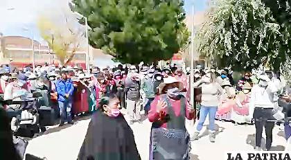 La población manifestó su protesta y preocupaciones /CAPTURA DE VIDEO
