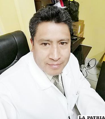 Edgar Siles Mancilla es médico y compositor musical 
/EDGAR SILES MANCILLA