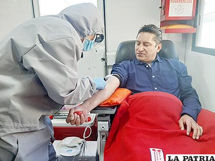 Uno de los pacientes que donó sangre para obtener plasma /SEDES
