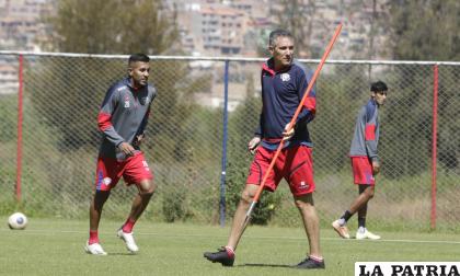 Diego Cagna comenzó su trabajo al frente del equipo “aviador” /APG
