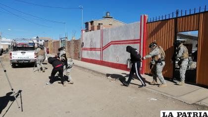 Parte del simulacro, respecto a la captura de los presuntos delincuentes /LA PATRIA