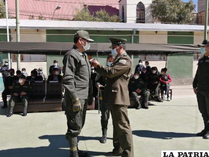 Condecoración a altas autoridades policiales por el aniversario de la Felcv /LA PATRIA