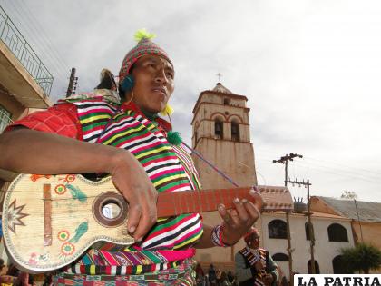 Charango qonqota /Juan Carlos López