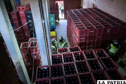 Durante el operativo se encontró gran cantidad de cervezas con distintas marcas /RRSS