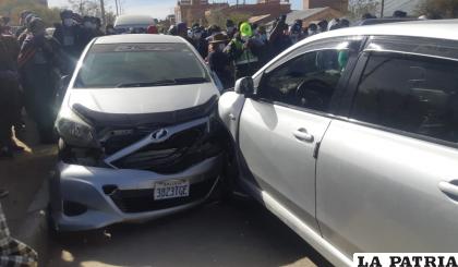 La vagoneta chocó contra el vehículo que estaba estacionado /LA PATRIA