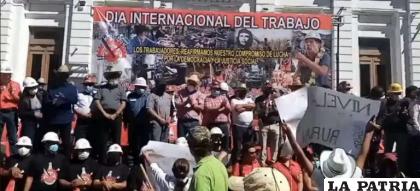 El acto que se llevó a cabo en Santa Cruz /Captura de pantalla