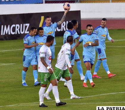 Bolívar celebró un triunfo que le sirve para meterse entre los primeros /APG