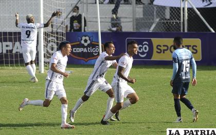 Real Santa Cruz con este triunfo suma sus tres primeros puntos /APG