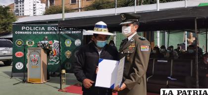 Felipe Choque, secretario de la Gobernación y el teniente coronel Omar Gutiérrez /LA PATRIA