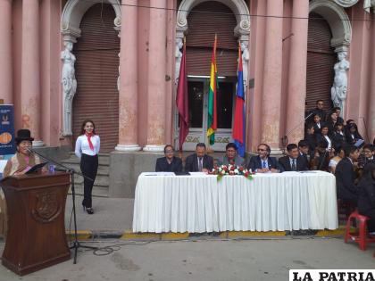 Acto de transferencia de la Gobernación de Oruro a la UTO que fue anulado posteriormente /archivo UTO